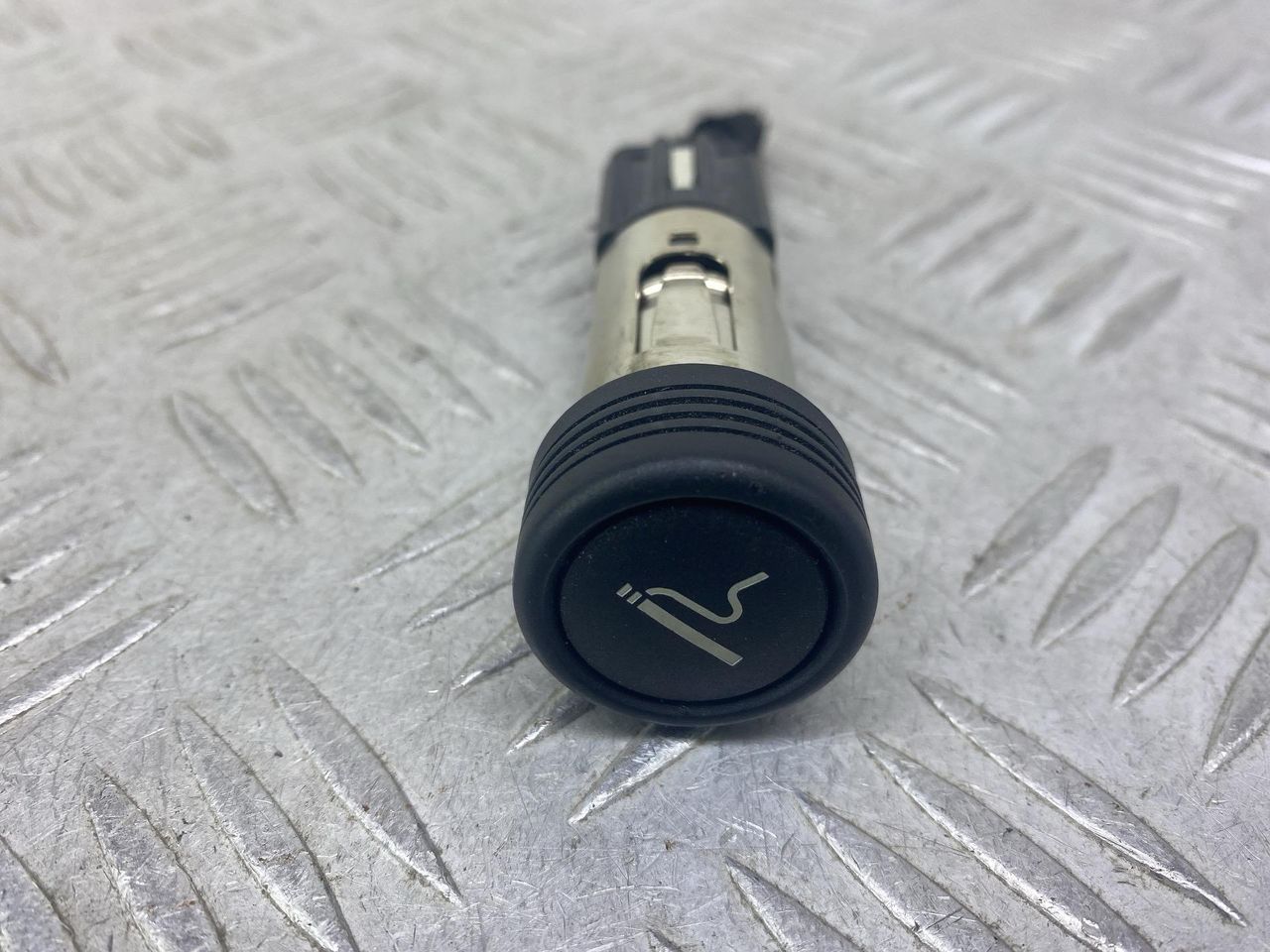 прикуриватель Citroen C4 1 поколение LC (2004 - 2008), 1.6 л., 9HZ (DV6TED4), дизель, МКПП, черный, минивэн, передний привод - фото №1
