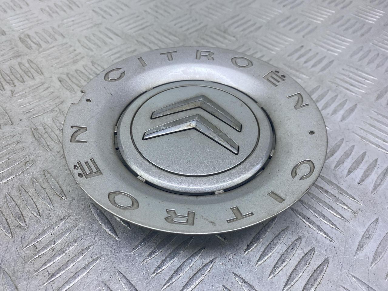 колпачок литого диска Citroen C4 1 поколение LC (2004 - 2008), 1.6 л., 9HZ (DV6TED4), дизель, МКПП, черный, минивэн, передний привод, 9650263980 - фото №1