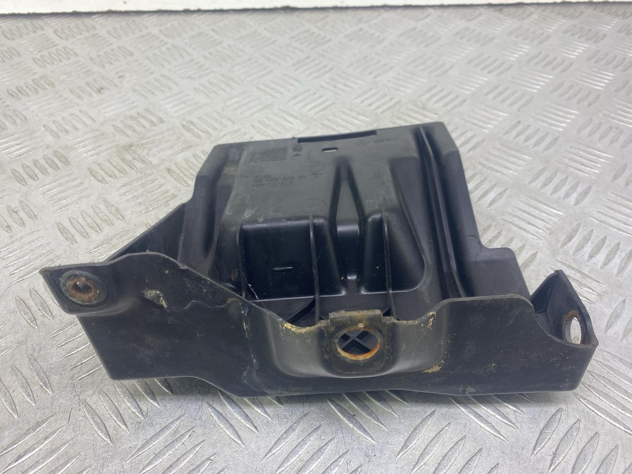 полка аккумулятора Citroen C4 1 поколение LC (2004 - 2008), 1.6 л., 9HZ (DV6TED4), дизель, МКПП, черный, минивэн, передний привод, 9648894380 - фото №1
