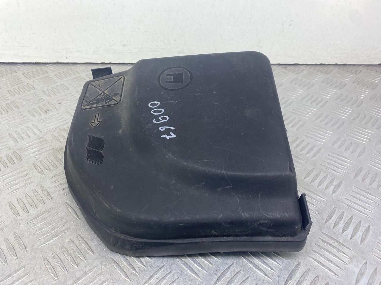 крышка блока предохранителей Citroen C4 1 поколение LC (2004 - 2008), 1.6 л., 9HZ (DV6TED4), дизель, МКПП, черный, минивэн, передний привод, 9653315180 - фото №1