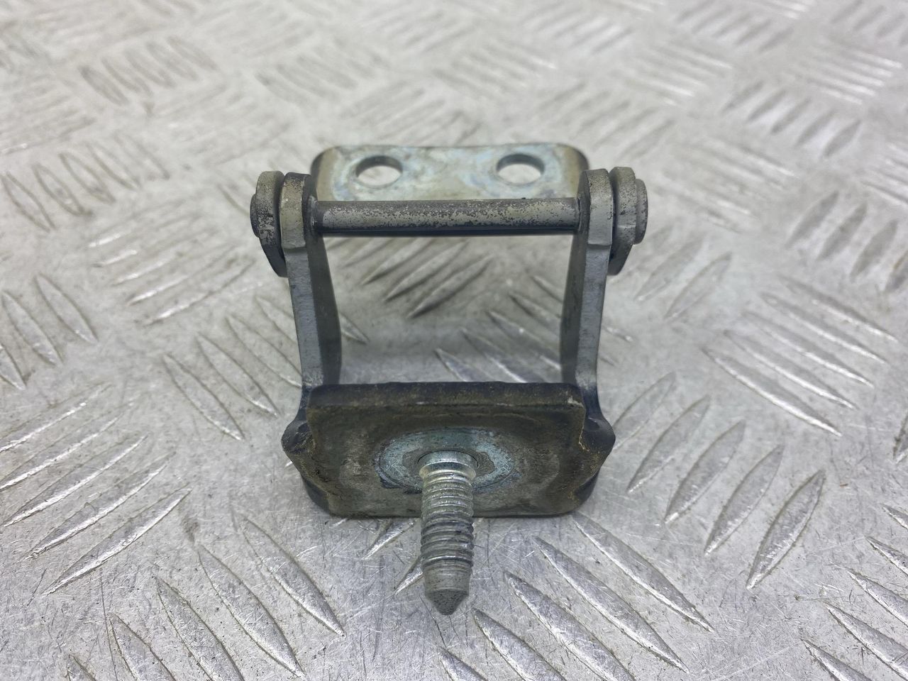 петля крышки багажника Citroen C4 1 поколение LC (2004 - 2008), 1.6 л., 9HZ (DV6TED4), дизель, МКПП, черный, минивэн, передний привод - фото №1