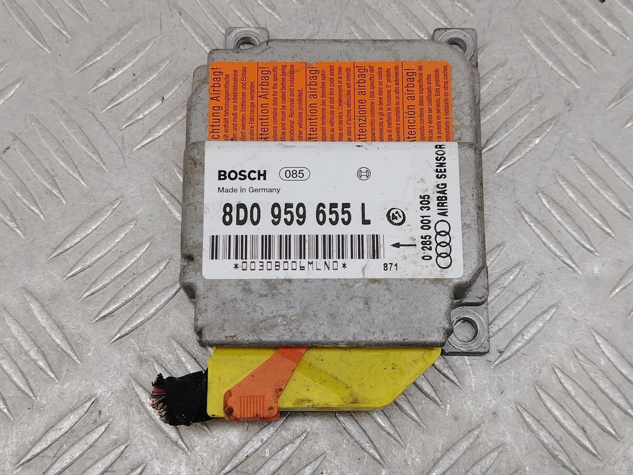 блок AirBag Audi A4 B5 (1994 - 1999), 1.6 л., бензин, МКПП, серебро, седан, передний привод, 8D0959655L, 0285001305 - фото №1