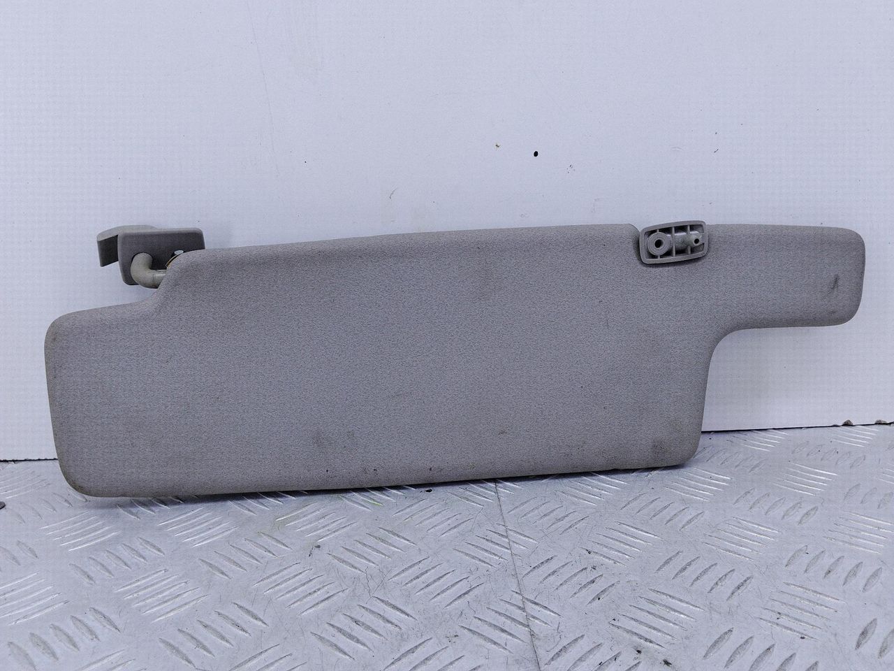 козырек солнцезащитный Volkswagen Golf 3 поколение (1991 - 2000), бензин, МКПП, хетчбэк 3 дв., 1H0857552 - фото №1