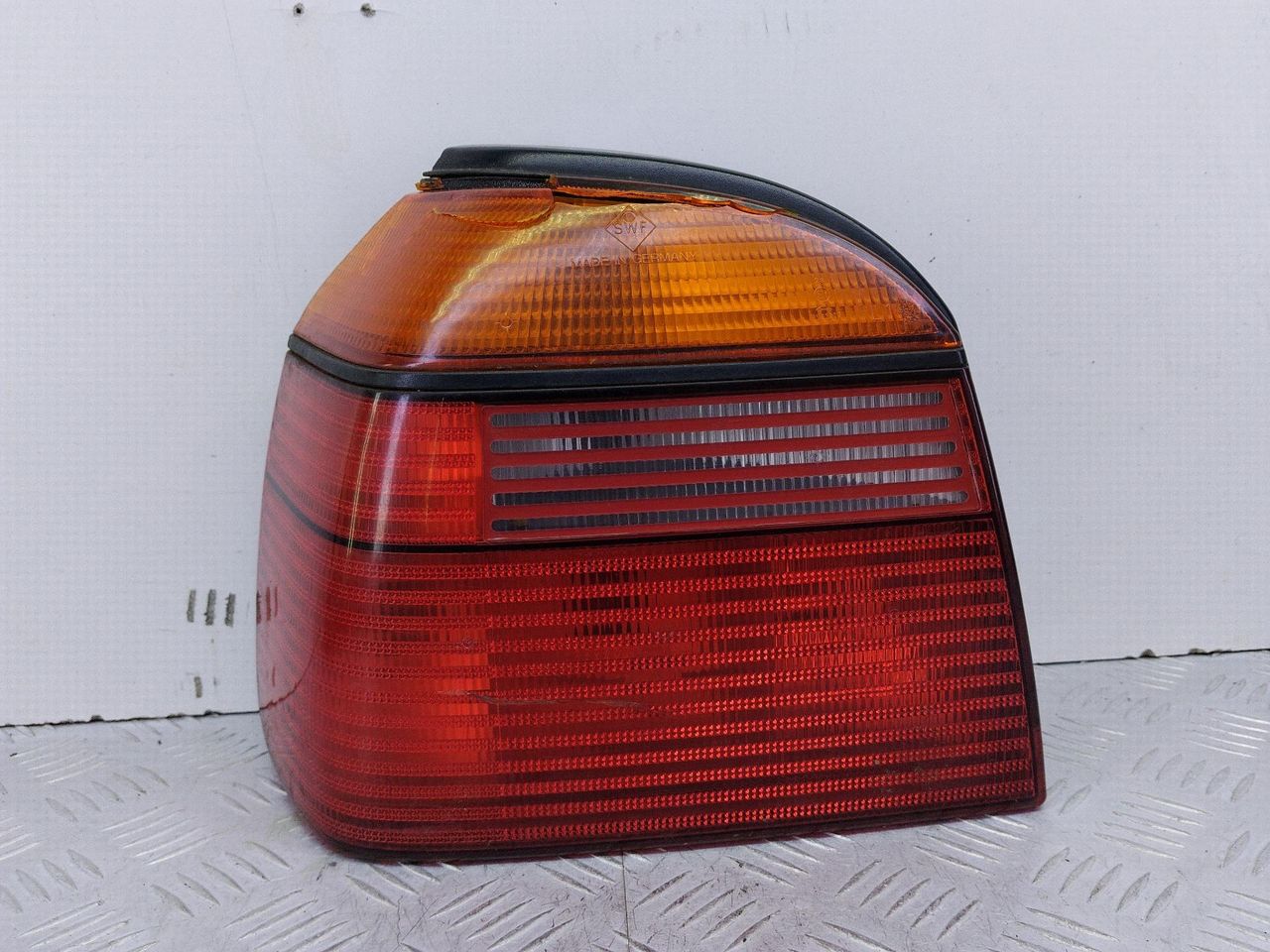 фонарь задний левый Volkswagen Golf 3 поколение (1991 - 2000), бензин, МКПП, хетчбэк 3 дв. - фото №1