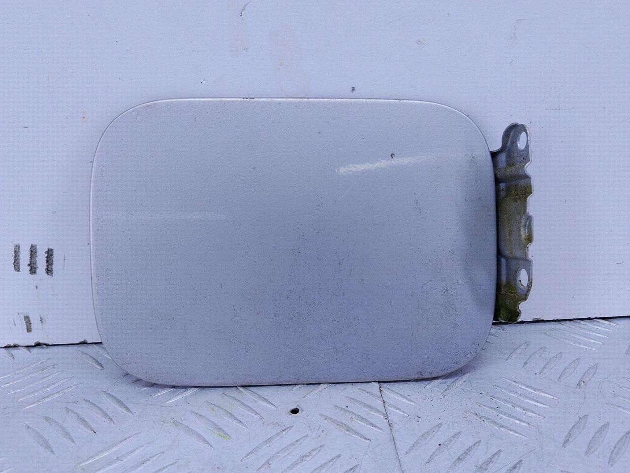 лючок топливного бака Volkswagen Golf 3 поколение (1991 - 2000), бензин, МКПП, хетчбэк 3 дв., 1H0809905, 1H6010056, 034010017B - фото №1