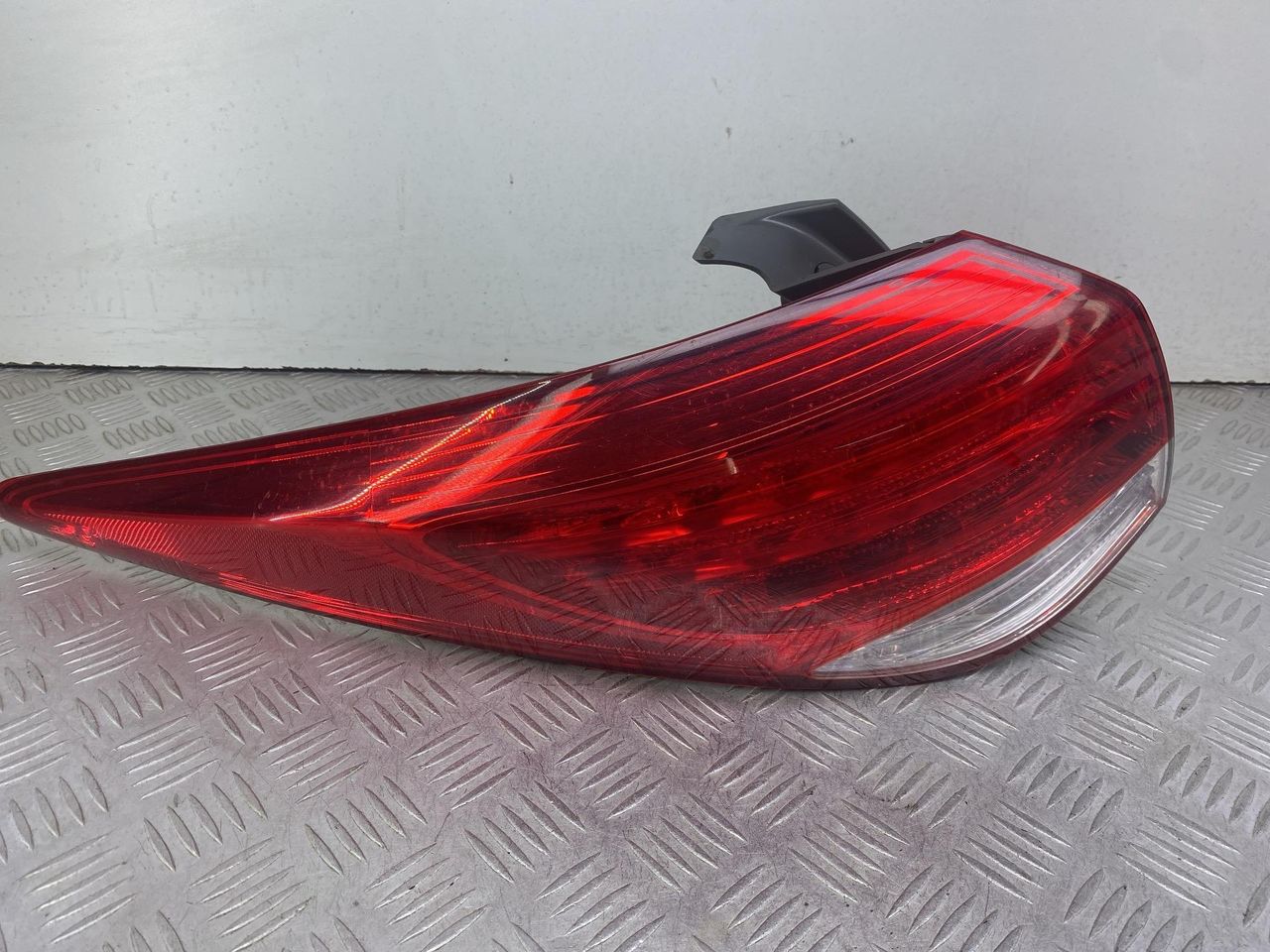 фонарь задний левый Hyundai i40 1 поколение 2013, 1.7 л., дизель, АКПП, черный, передний привод, 924013ZO, 924013Z000 - фото №1