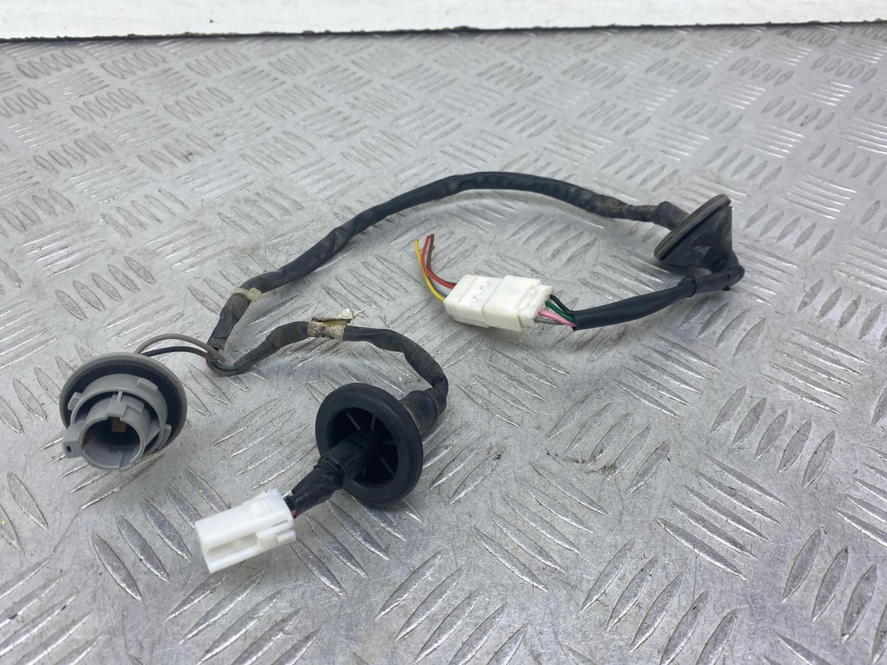 проводка заднего фонаря левого Hyundai i40 1 поколение 2013, 1.7 л., дизель, АКПП, черный, передний привод - фото №1