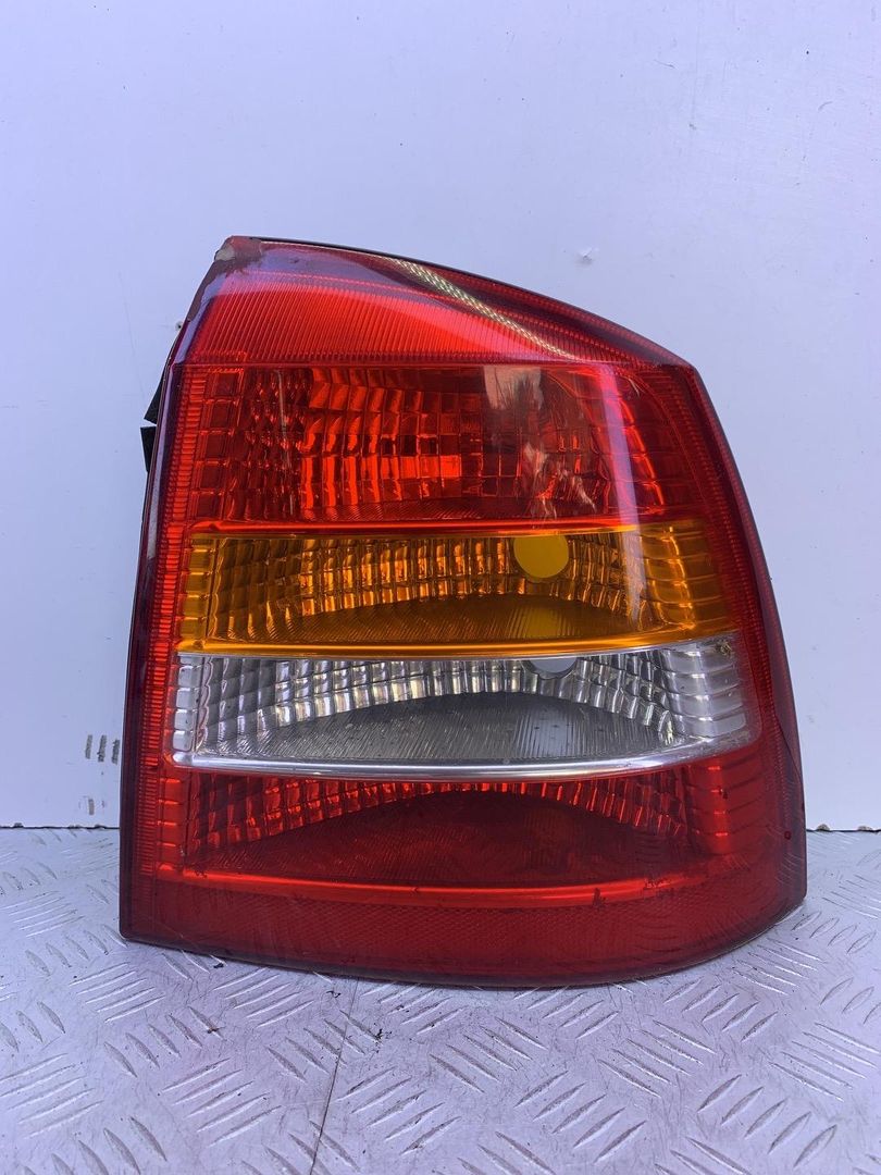 фонарь задний правый Opel Astra G 1999, 1.6 л., X 16 XEL, бензин, МКПП, зеленый, хетчбэк 5 дв., передний привод, 90521544 - фото №1
