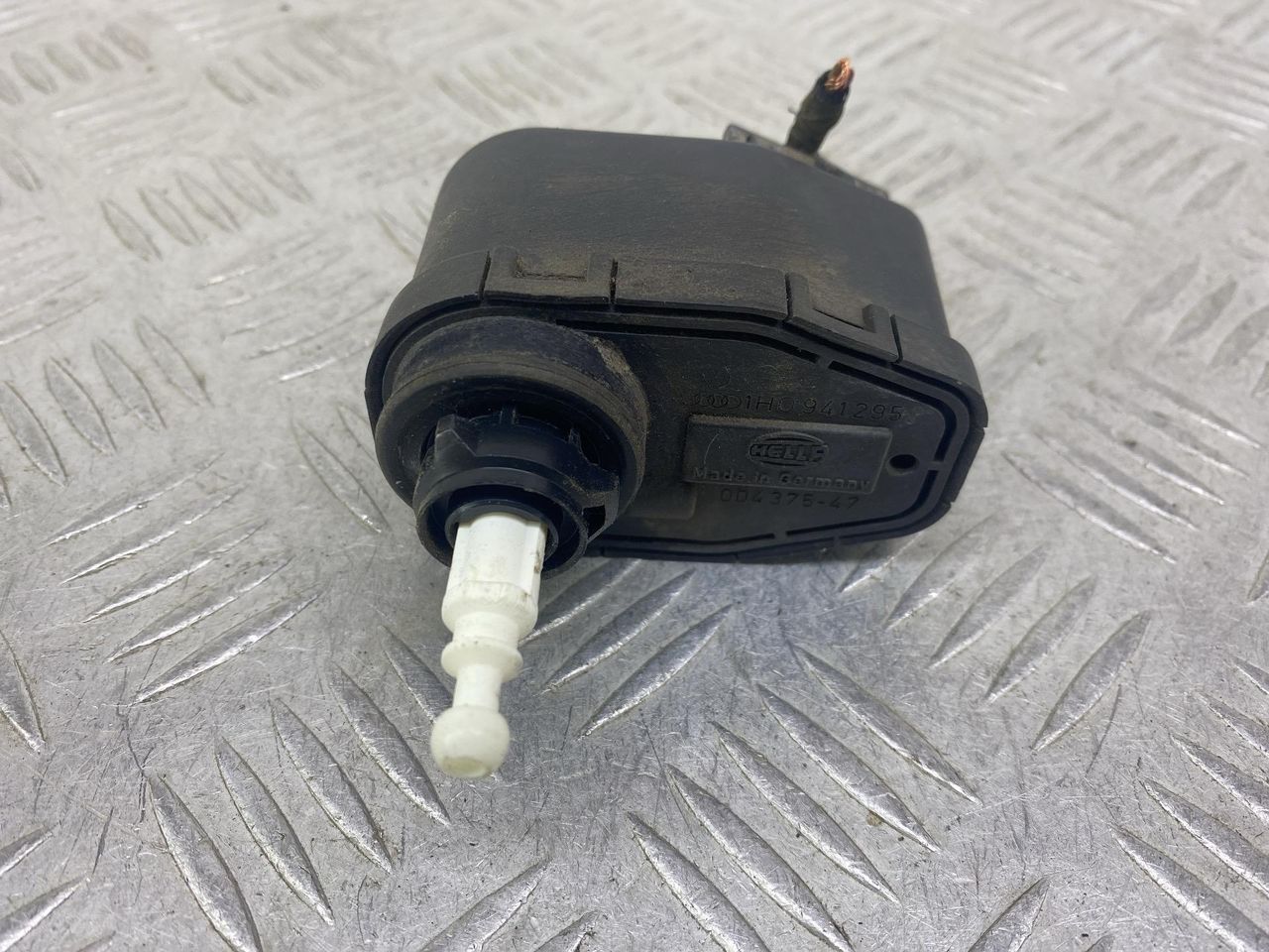 корректор фар Volkswagen Golf 3 поколение (1991 - 2000), бензин, МКПП, хетчбэк 3 дв., 1H0941295, 00437547 - фото №1