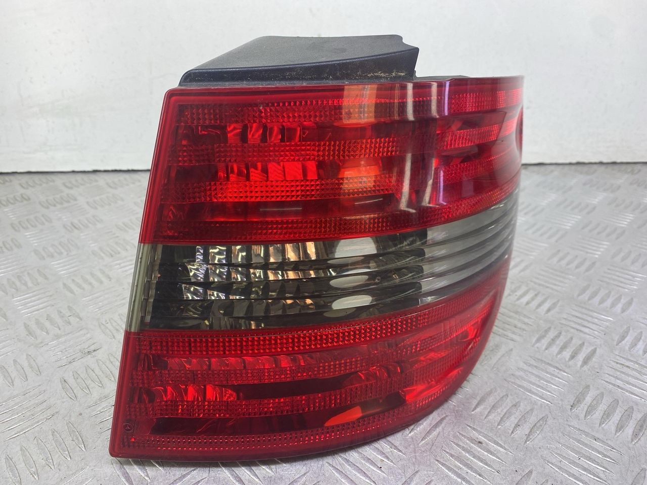 фонарь задний правый Mercedes-Benz B-Класс W245 T245.208 2007, 2.0 л., OM 640.941, дизель, вариатор, серебро, минивэн, передний привод, A1698202664 - фото №1