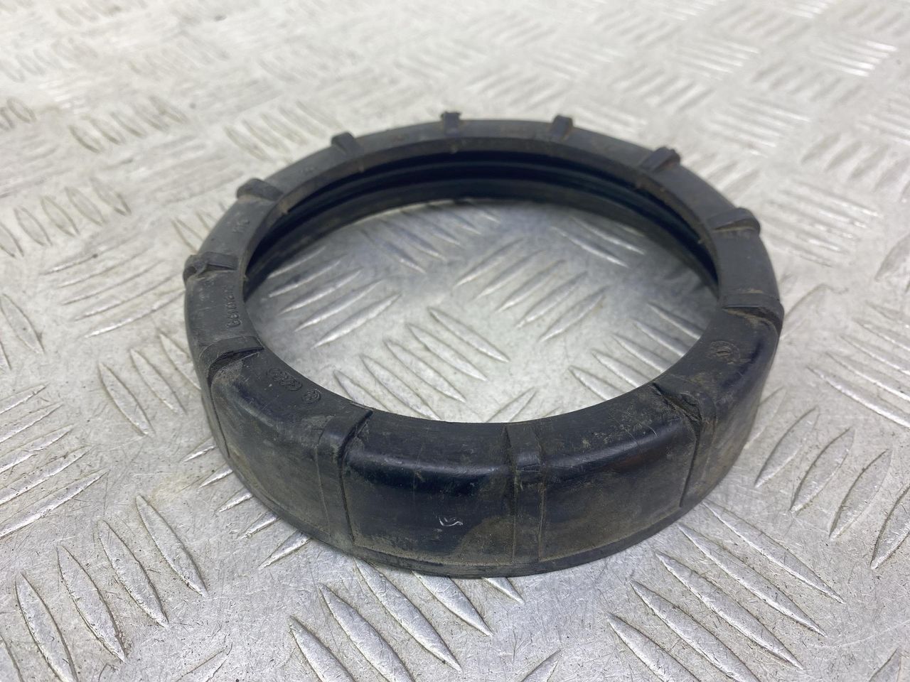 гайка топливного насоса Volkswagen Passat B3 (1988 - 1997), KT032201375A - фото №1