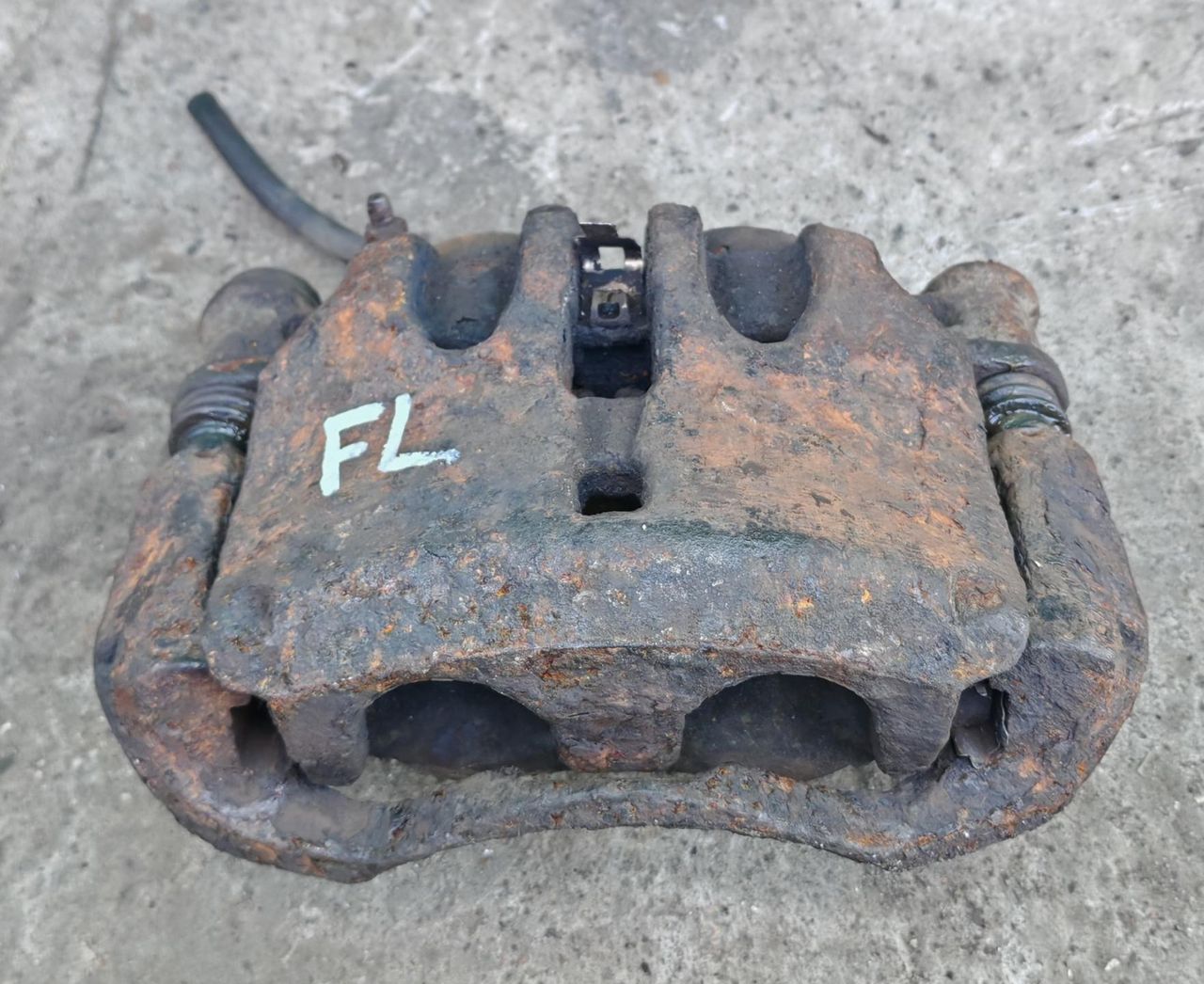 суппорт передний левый IVECO Daily 5 поколение 35S11 2014, 2.3 л., F1AE3481A, дизель, фургон, задний привод, 504120470, 504139833, 504354331, 504354333 - фото №1