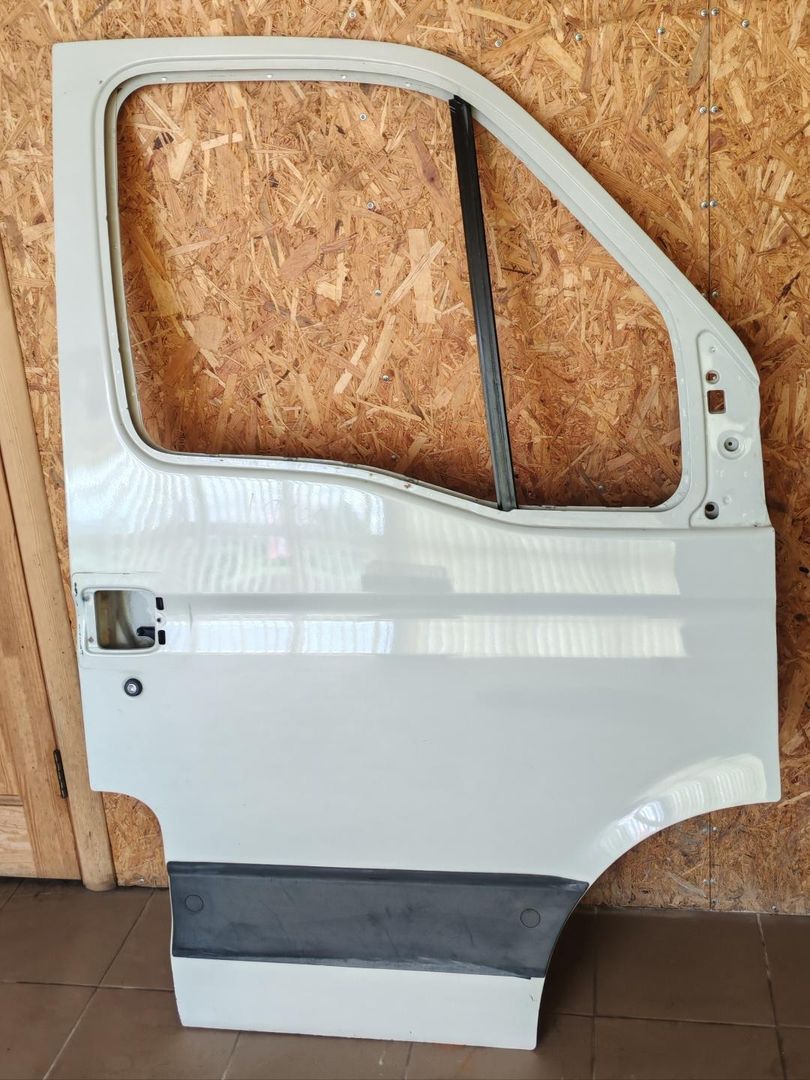 дверь передняя правая IVECO Daily 4 поколение 35S11 2011, 2.3 л., F1AE0481U, дизель, МКПП, фургон, задний привод, 99460120 - фото №1