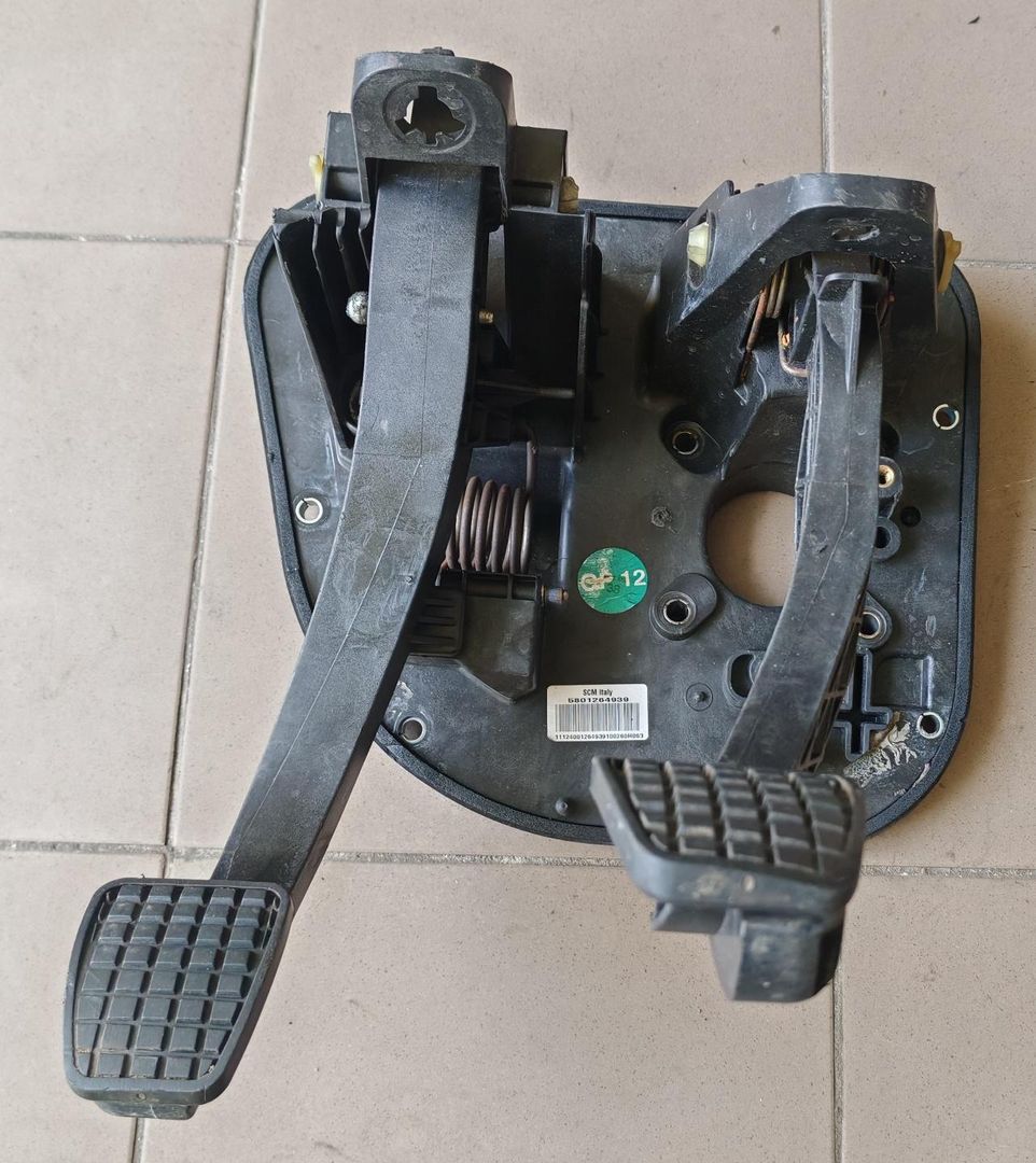 узел педальный (блок педалей) IVECO Daily 4 поколение 50C15 2011, 3.0 л., F1CE0481F, дизель, фургон, 5801264939 - фото №1