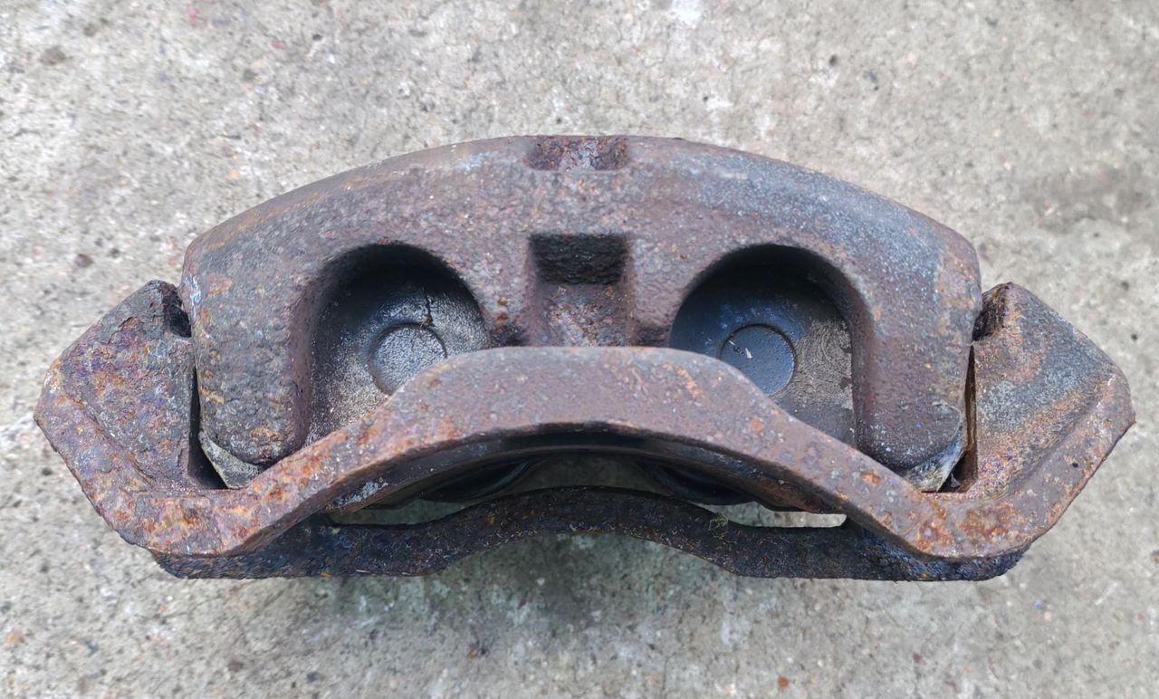 суппорт передний правый IVECO Daily 3 поколение 50C13 2004, 2.8 л., 8140.43S, дизель, микроавтобус - фото №1