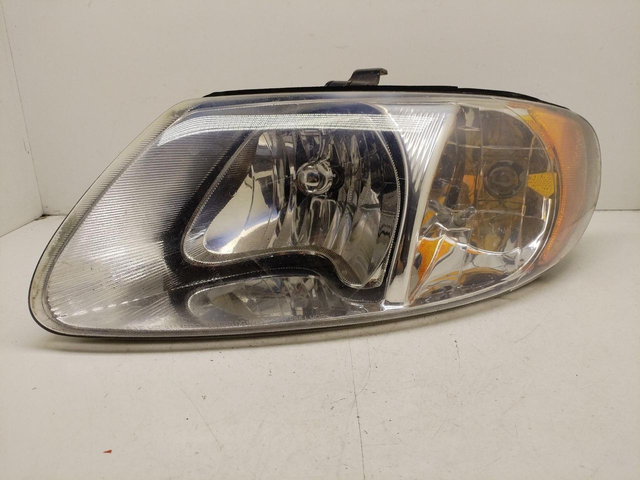 фара левая Dodge Caravan 4 поколение (2000 - 2007), DG10083L