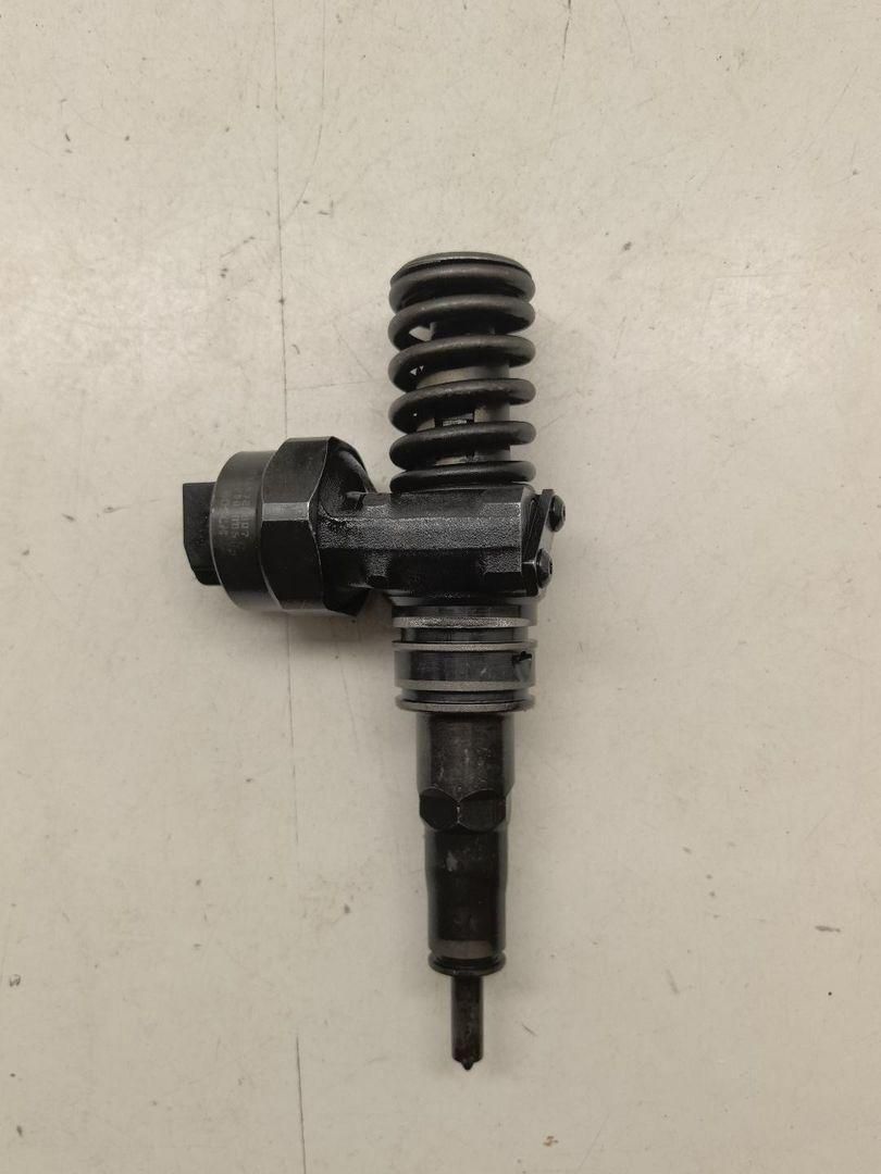 форсунка Volkswagen Golf 1 поколение (1974 - 1993), 1.9 л., дизель, 038130073F