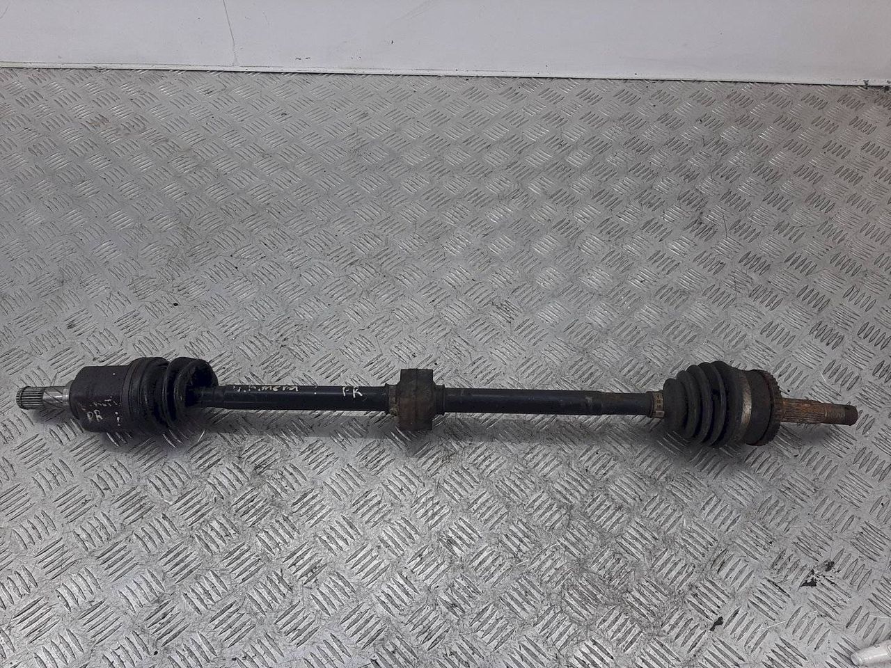 полуось передняя правая (приводной вал, ШРУС) Nissan Primera P12 2004, 1.8 л., i