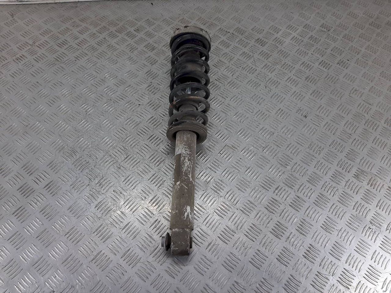 стойка задняя BMW 7 серия E65/E66/E67 2003, 3.0 л., D, 3352676506902 - фото №1