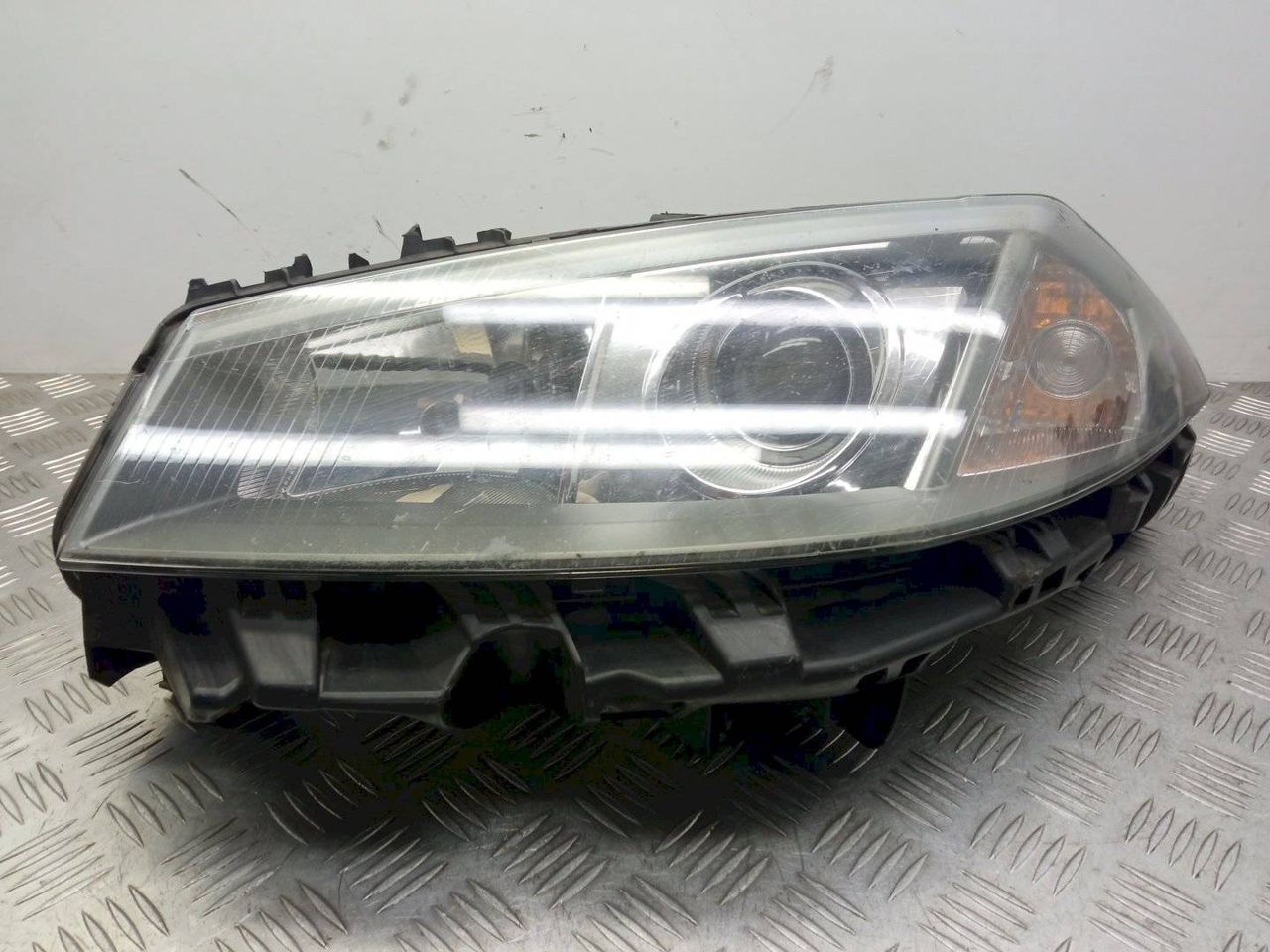 фара левая Renault Megane 2 поколение 2005, 8200073224H - фото №1