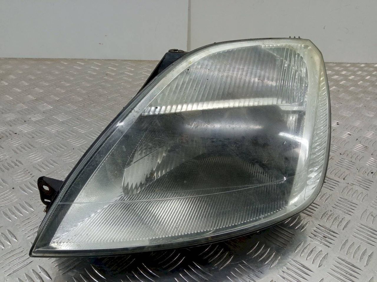 фара левая Ford Fiesta 5 поколение 2005, 2S6X-13W030-AJ - фото №1
