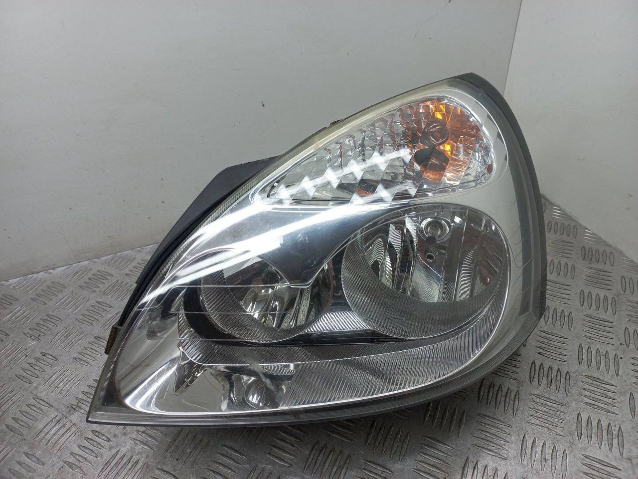 фара левая Renault Clio 3 поколение 2008, 156017-00