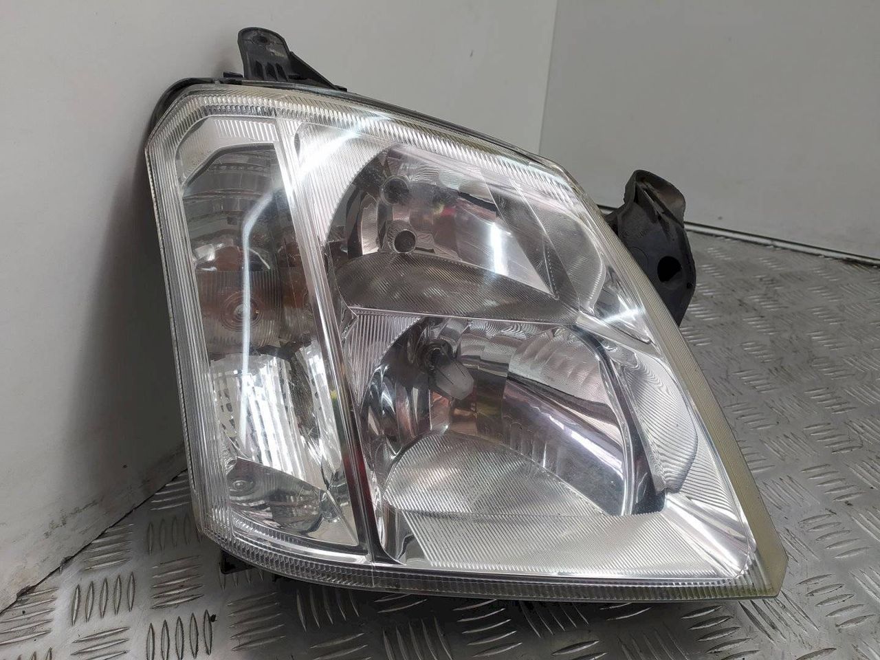 фара правая Opel Meriva 1 поколение (A) 2005, 93321053