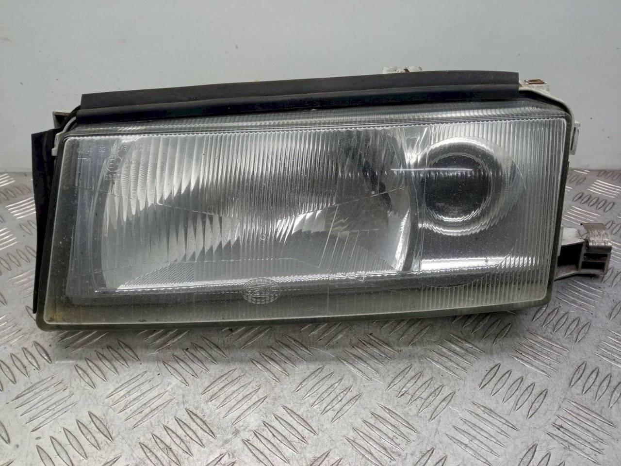 фара левая Skoda Octavia 1 поколение (A4) 1998, 24608500LI