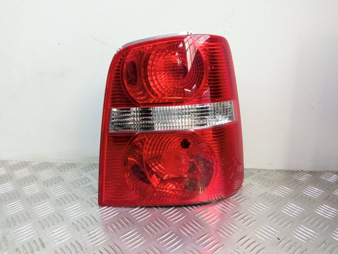 фонарь задний правый Volkswagen Touran 1 поколение 2005, 1T0945096G