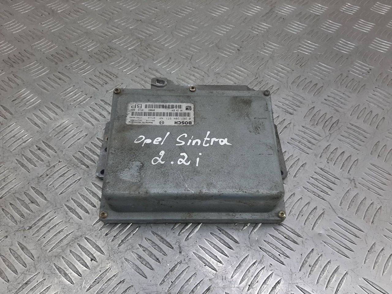 блок управления двигателем Opel Sintra 1 поколение 1998, 2.2 л., i, бензин, -, 0261204971 - фото №1