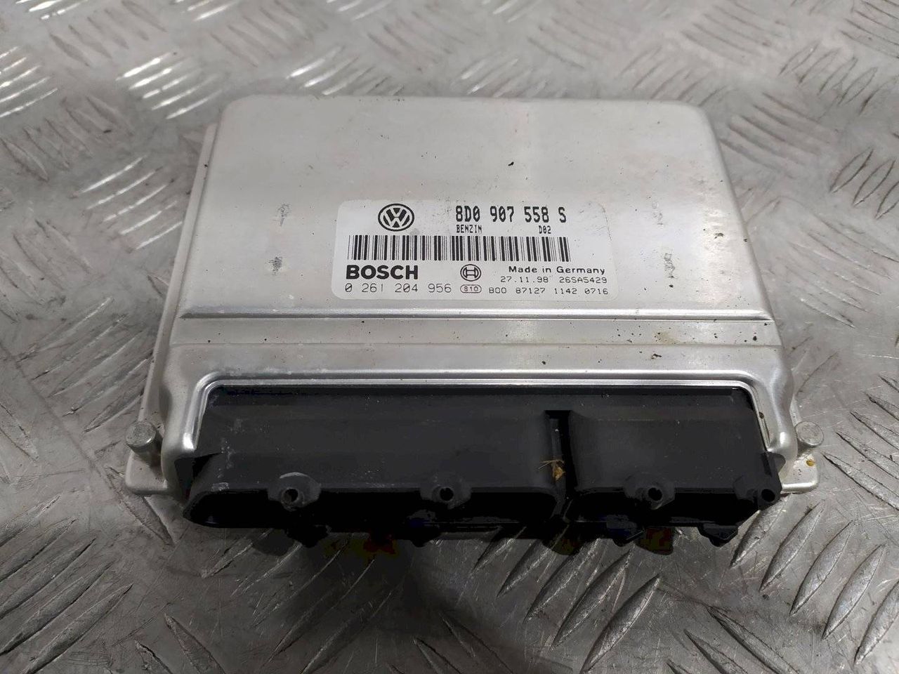 блок управления двигателем Volkswagen Passat B5 1998, 1.8 л., i, бензин, -, 8D0907558S