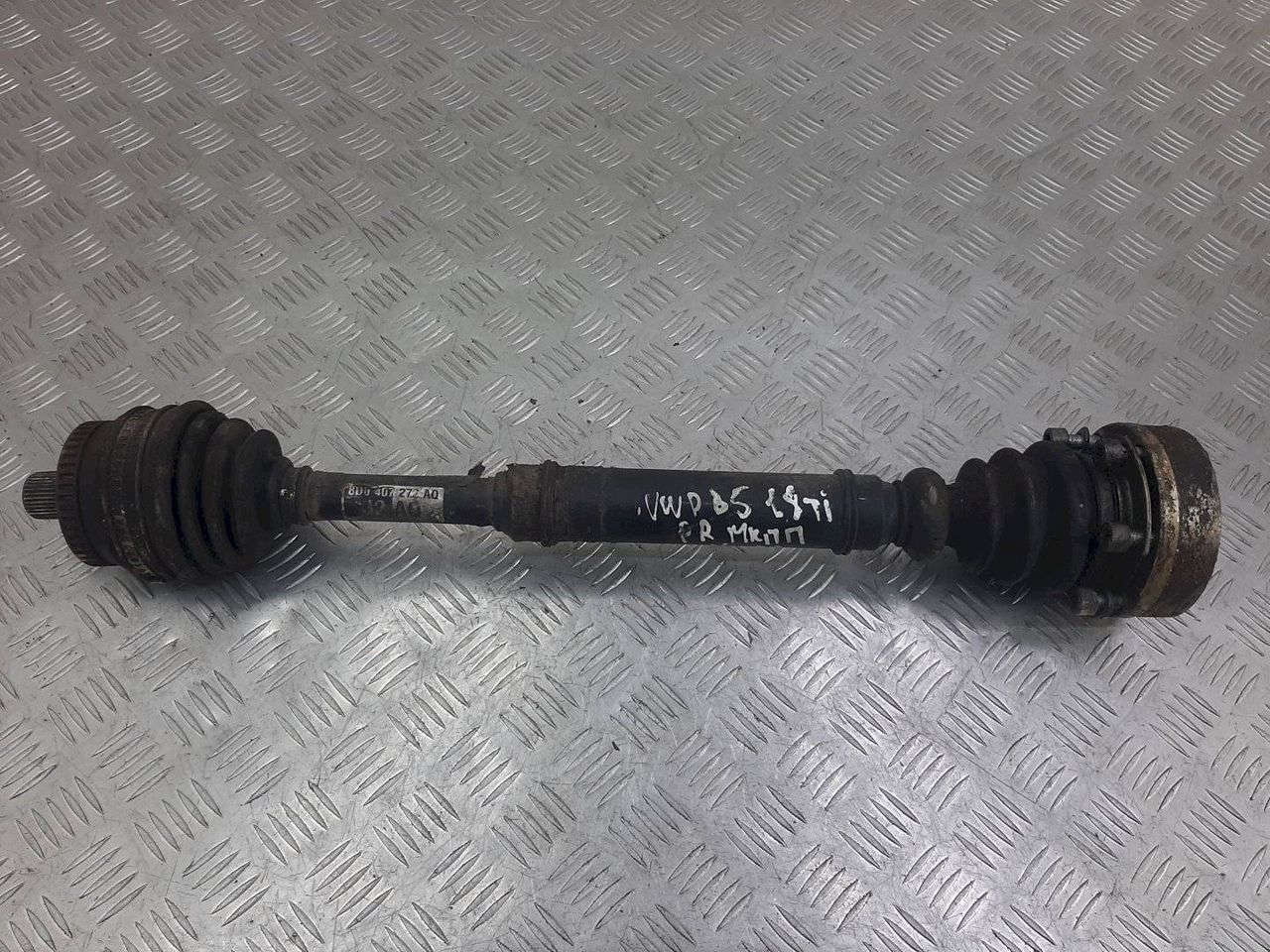 полуось передняя правая (приводной вал, ШРУС) Volkswagen Passat B5 2000, 1.8 л., Ti, бензин, -, 8D0407272AQ