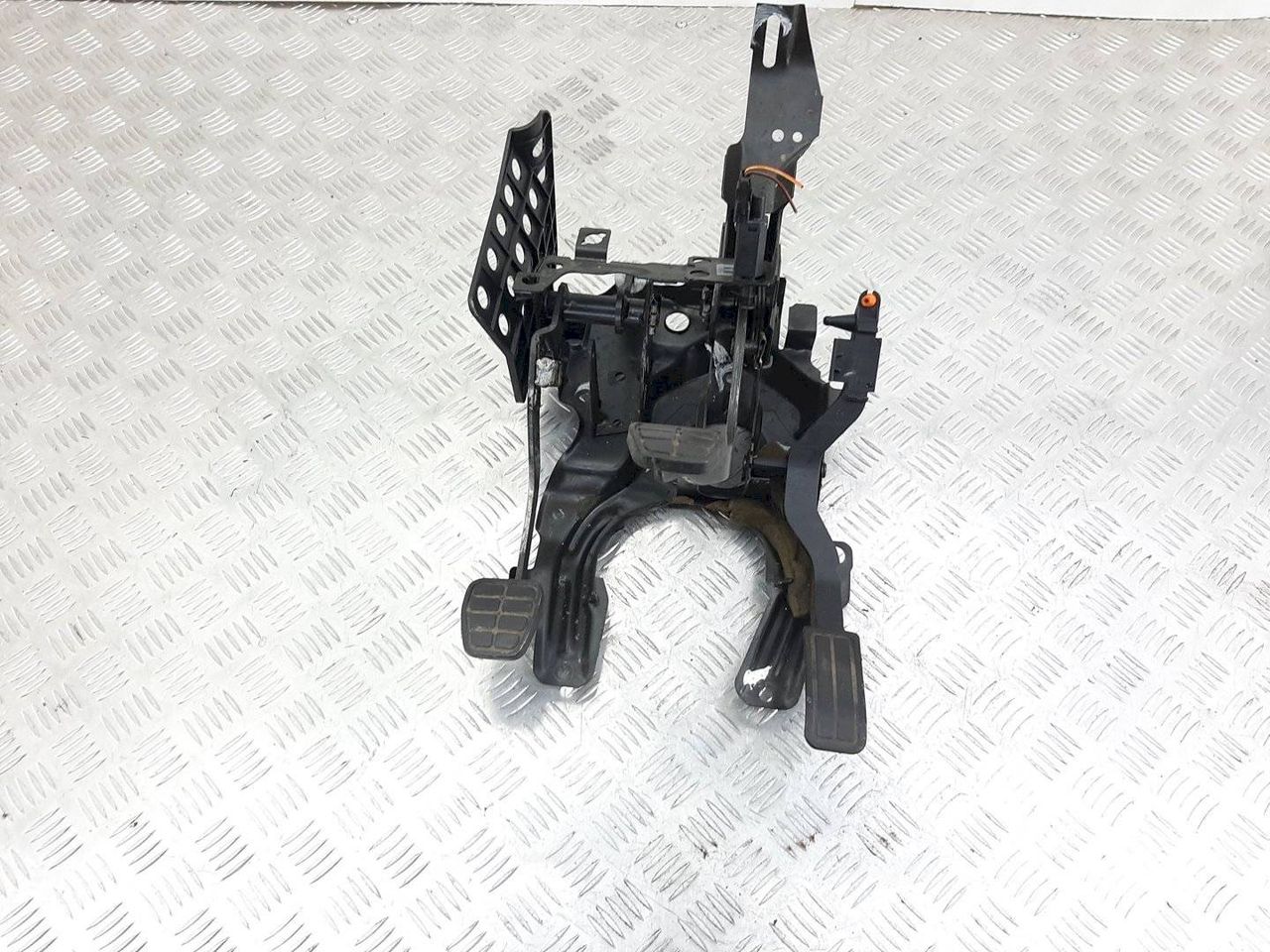 узел педальный (блок педалей) Volkswagen Passat B4 1997, 1.9 л., TDi, дизель