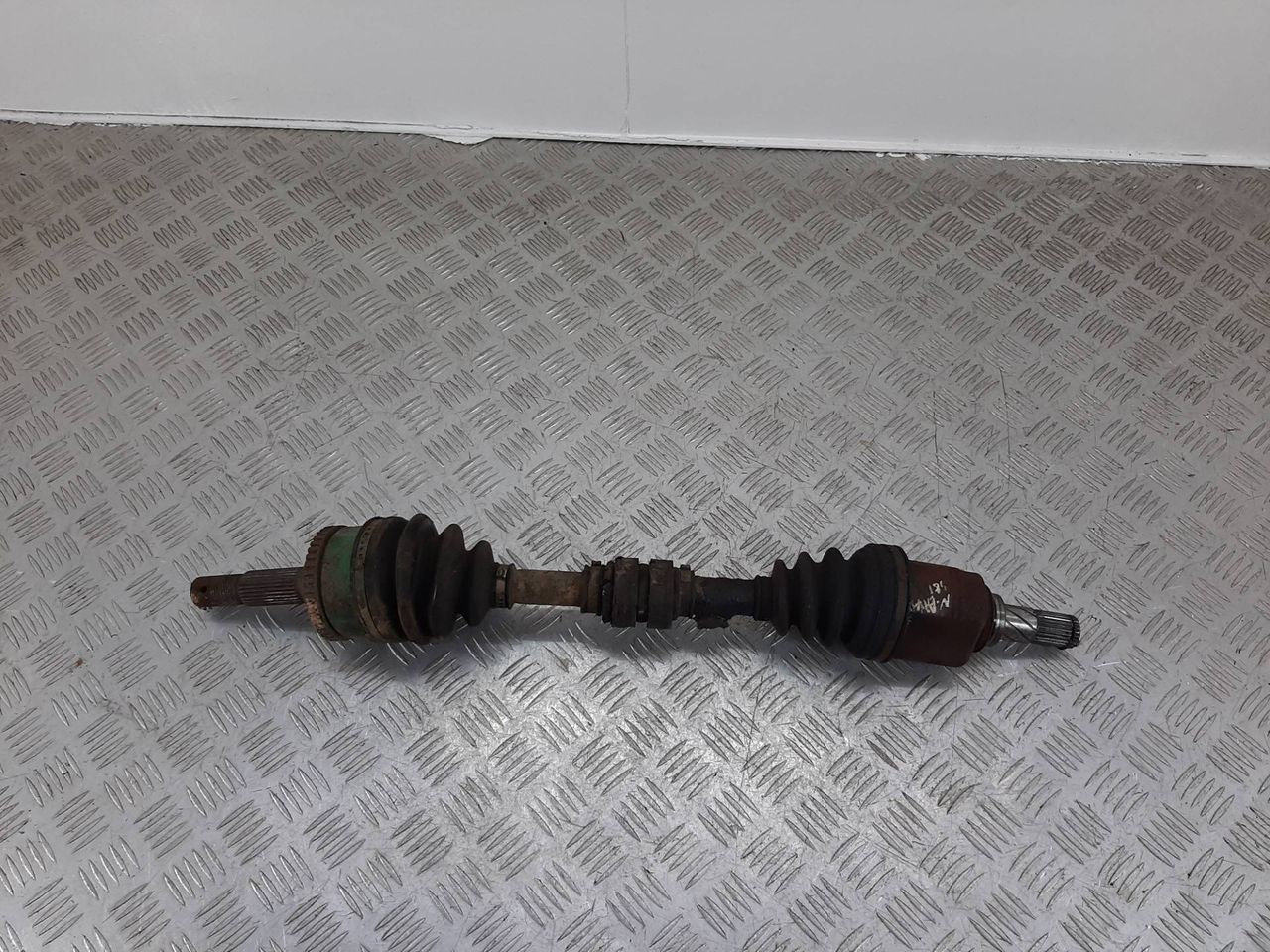 полуось передняя левая (приводной вал, ШРУС) Nissan Primera P12 2002, 1.8 л., i, бензин