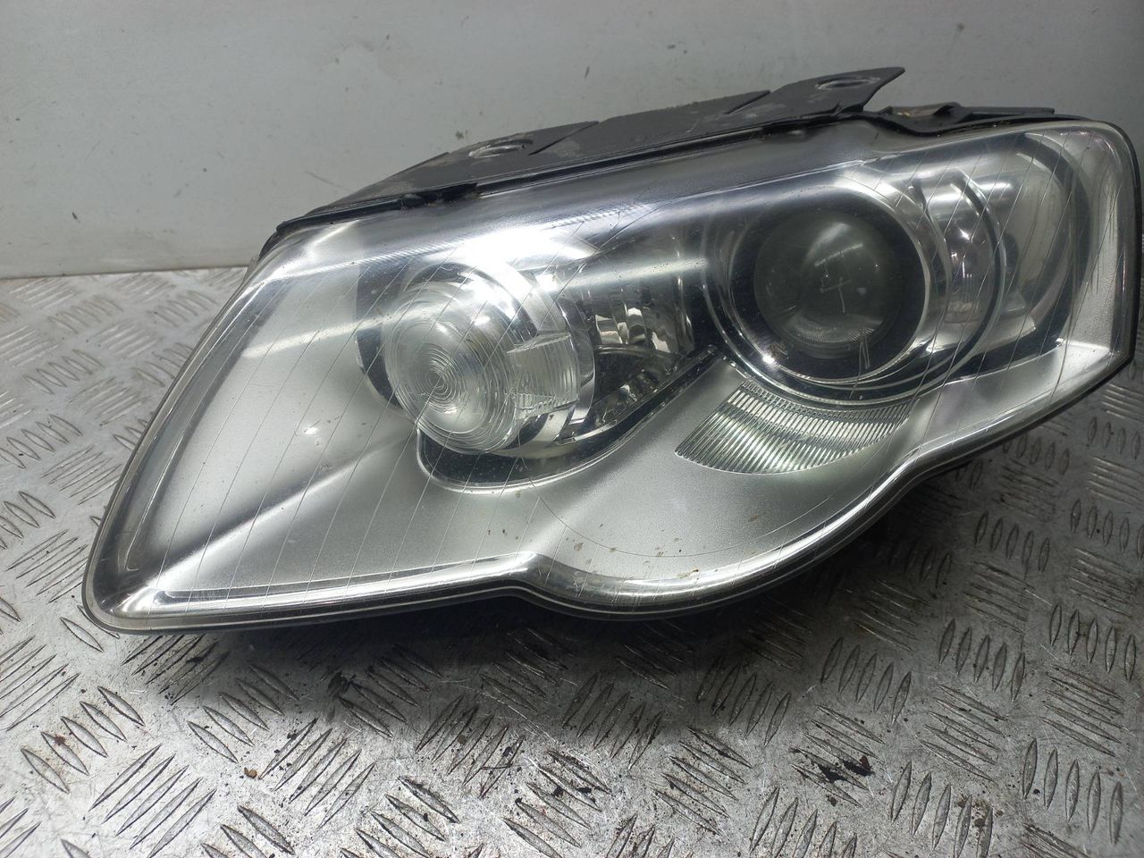 фара левая Volkswagen Passat B6 2007, 2.0 л., TDi PD, BMP, дизель, робот, 3C0941751D - фото №1