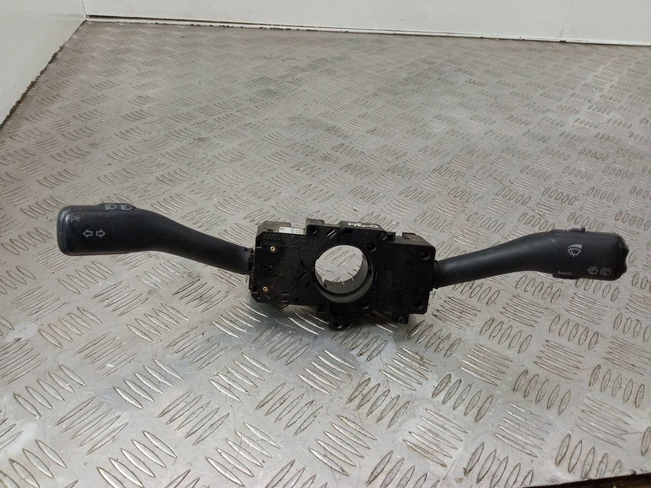 переключатель подрулевой (стрекоза) Volkswagen Passat B5 1998, 1.8 л., Ti, AEB, бензин, 8L0953513G - фото №1