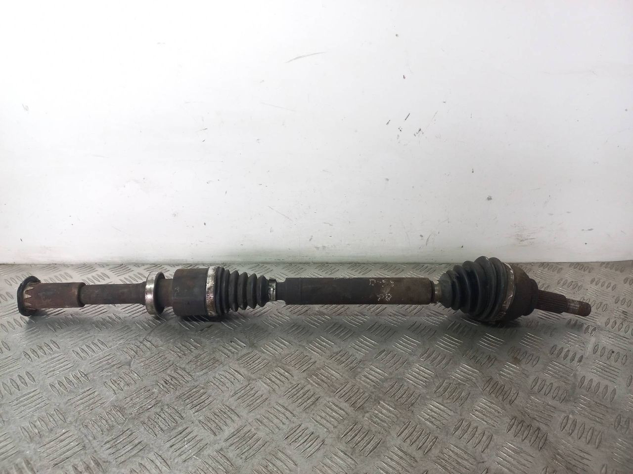 полуось передняя правая (приводной вал, ШРУС) Renault Laguna 2 поколение 2003, 1.8 л., i, бензин