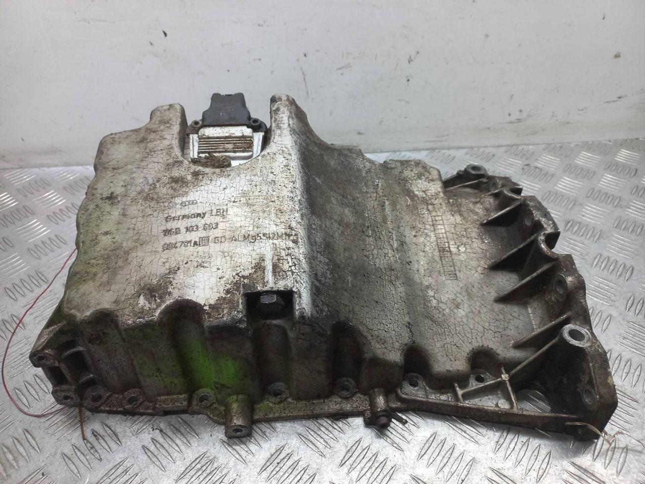 масляный поддон Audi A4 B6 2002, 2.0 л., бензин, 06B103603