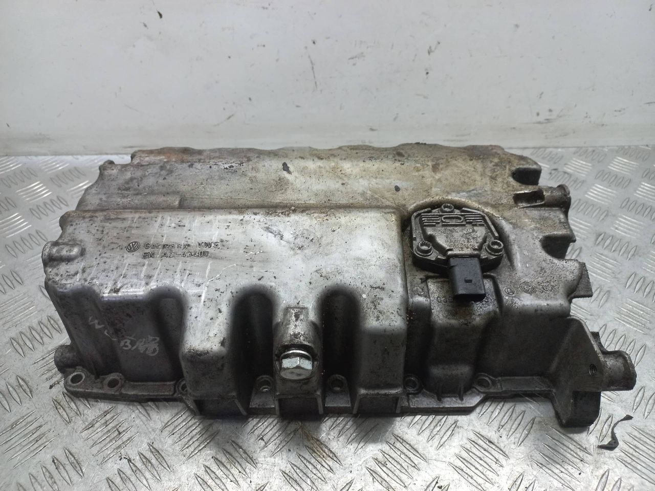 масляный поддон Volkswagen Passat B6 2008, 2.0 л., дизель, AC43400