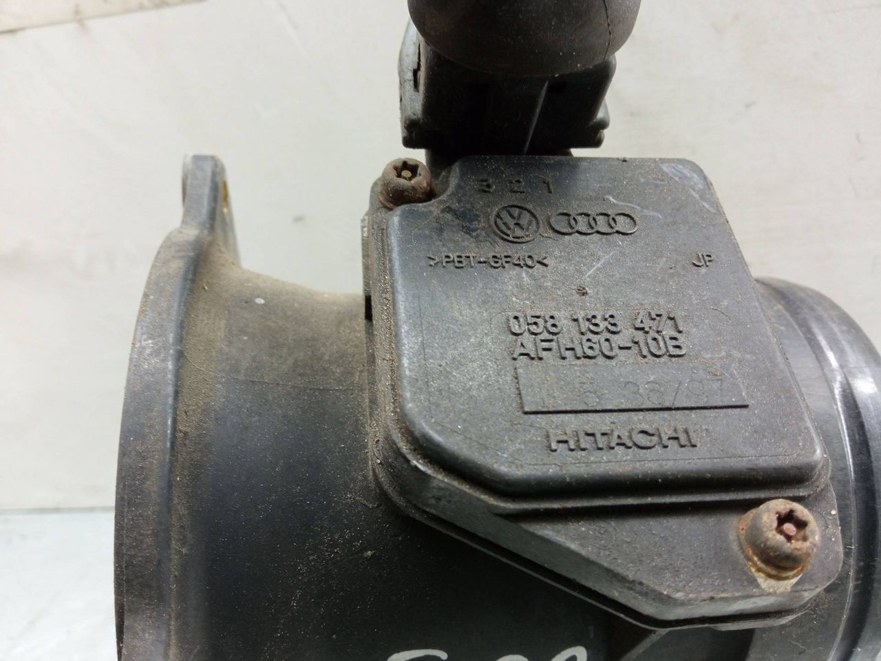 расходомер воздуха Volkswagen Passat B5 [рестайлинг] 2000, 1.6 л., AHL, бензин, 058133471, AFH60-10B