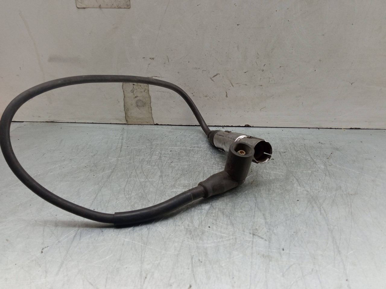 провод высоковольтный Volkswagen Golf 4 поколение 2002, 037035255