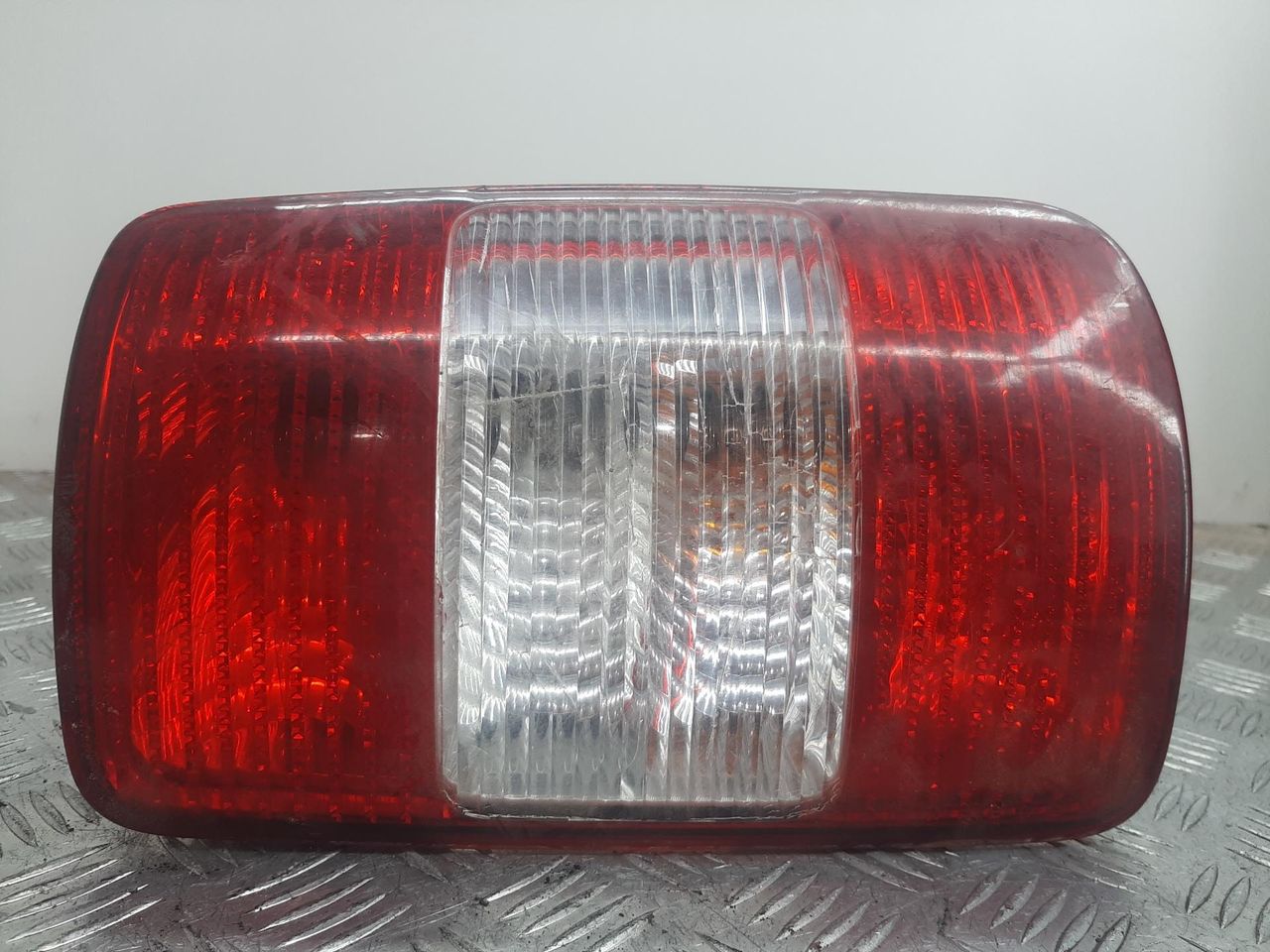 фонарь задний правый Volkswagen Caddy 3 поколение 2009, 2.0 л., BST, дизель, 5МКПП