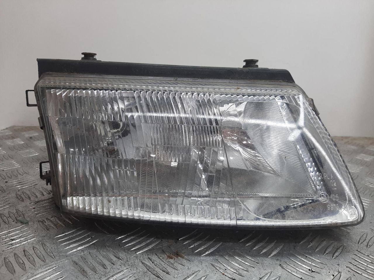 фара правая Volkswagen Passat B5 2000, 1.6 л., ANA, бензин, МКПП - фото №1