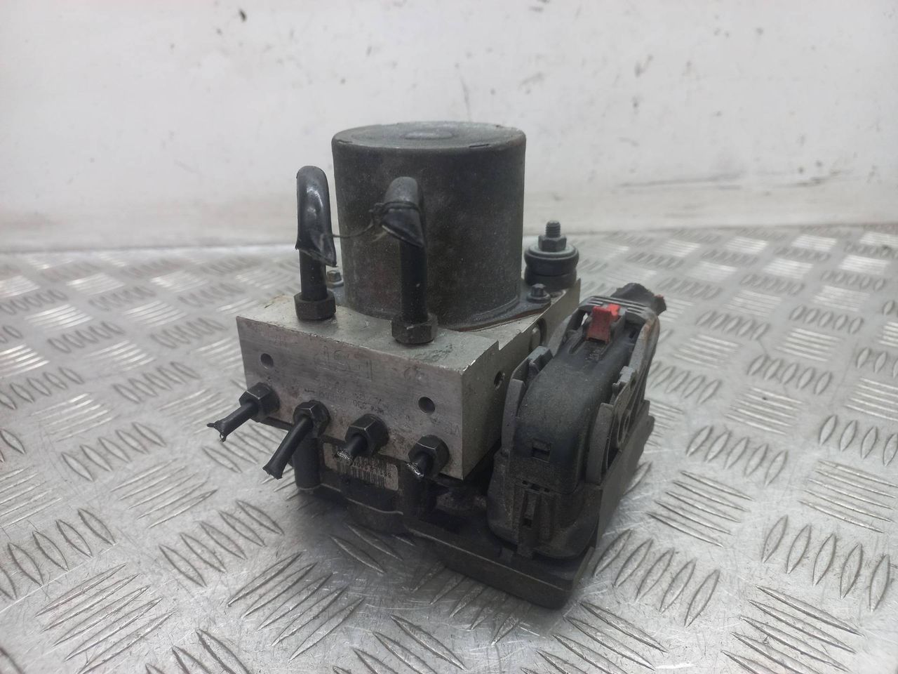 блок ABS Audi A4 B7 2006, 2.5 л., BDG, дизель, 8E0614517AT - фото №1