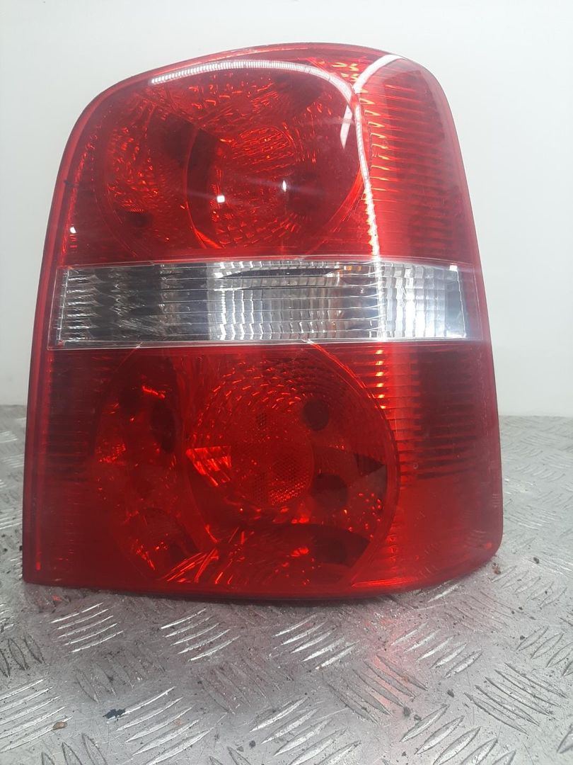 фонарь задний правый Volkswagen Touran 1 поколение 2004, 2.0 л., TDi PD, BKD, дизель - фото №1