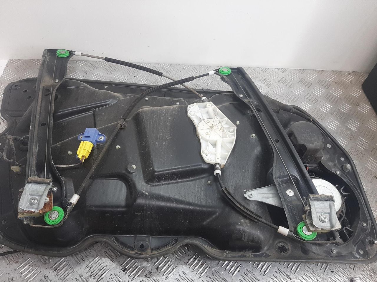 стеклоподъемник электрический передний правый Volkswagen Passat B6 2006, 1.9 л., TDi PD, BLS, дизель, 1K0959792L, 1K0959702P - фото №1