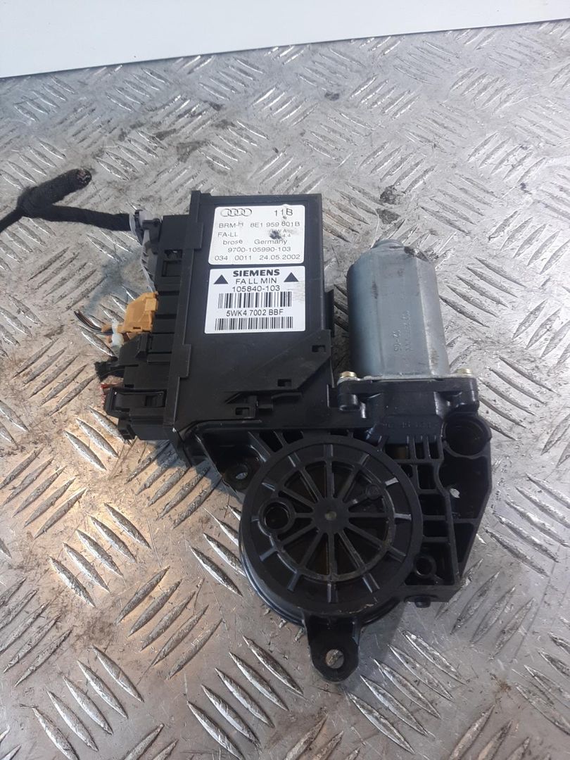 моторчик стеклоподъемника Audi A4 B6 2004, 2.4 л., BDV, бензин, 9700105990103 - фото №1
