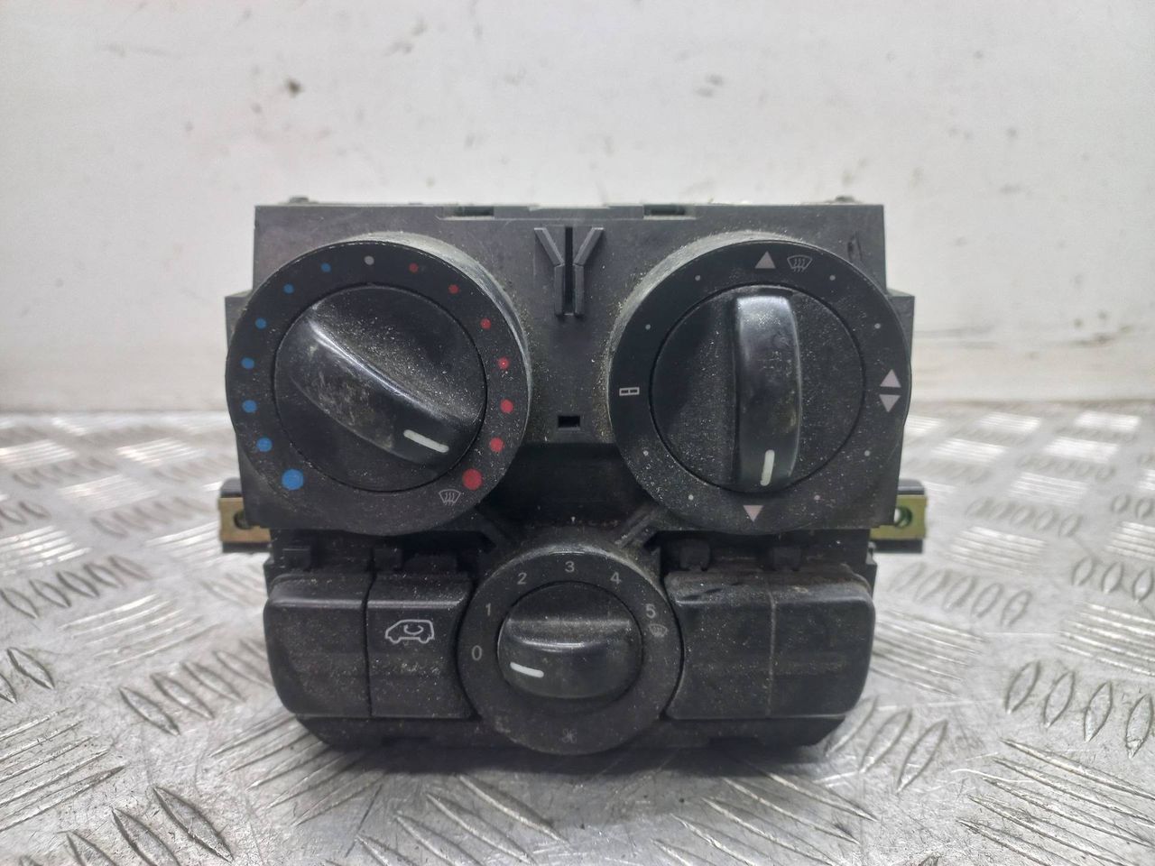 блок управления печки / климат-контроля Mercedes-Benz Vito W639 2008, 2.2 л., дизель, A6398301185 - фото №1
