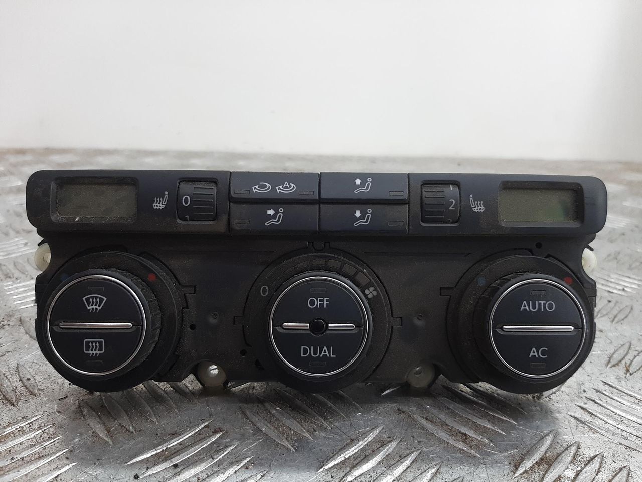 блок управления печки / климат-контроля Volkswagen Passat B6 (2005 - 2010), 3C0907044DA - фото №1