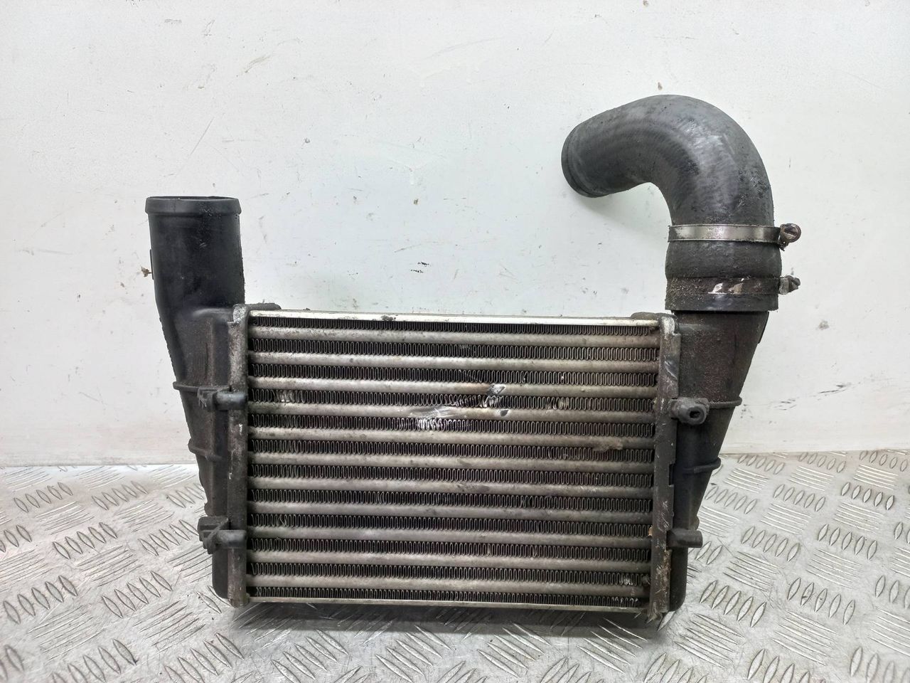 интеркулер Volkswagen Passat B5 1999, 1.9 л., AFN, дизель, 058145805C - фото №1